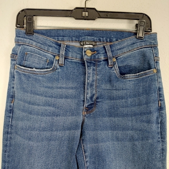 Venus High Rise Distressed Frayed Cropped Medium Wash Blue Denim Jeans Size 4. - Picture 3 of 9